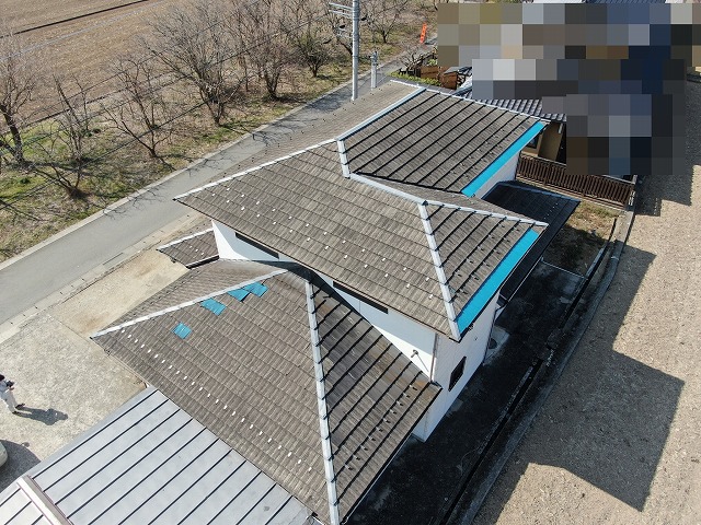 韮崎市のセメント瓦で棟板金ズレが発生し、取り合い・谷板金・波板の差し込み防水補修も機能不全